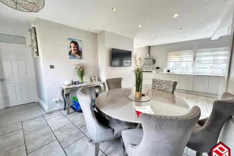Open Plan Kitchen/ Dining Room