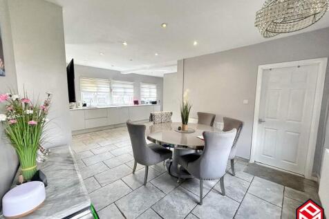 Open Plan Kitchen/ Dining Room