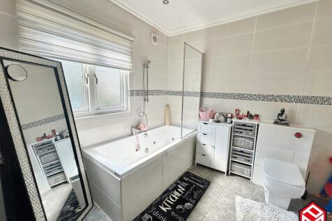En-Suite Bathroom