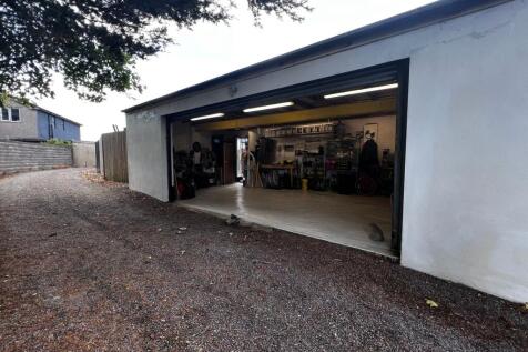 Garage / Workshop