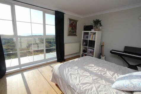 5th Bedroom/Living Room