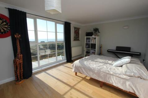 5th Bedroom/Living Room