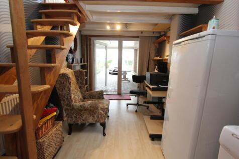 Mezzanine / Teenager Living