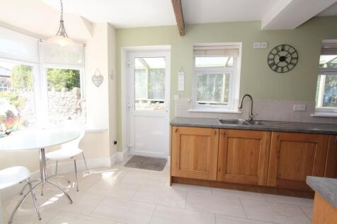 Kitchen/Breakfasting Area
