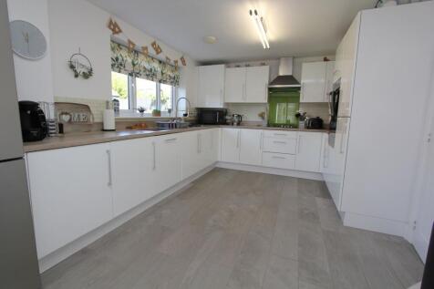 Social Kitchen / Dining Room