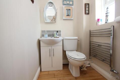 Cloakroom/ WC