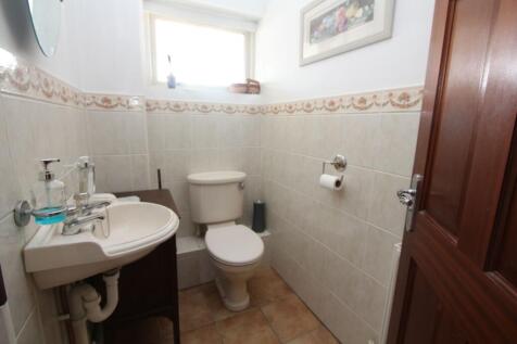 Cloakroom/ WC