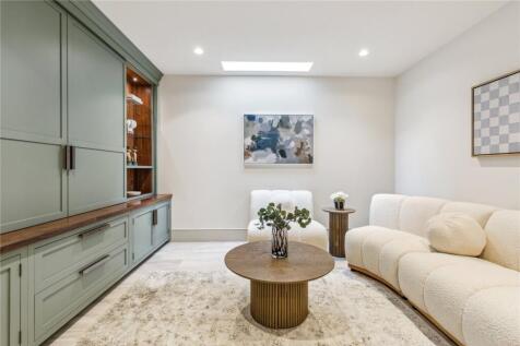 Snug/Cinema Room