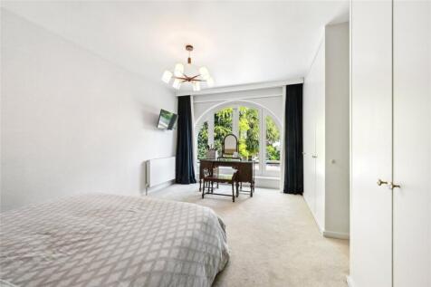 Principal bedroom