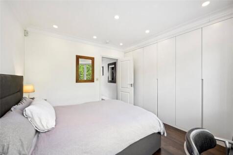 Principal bedroom