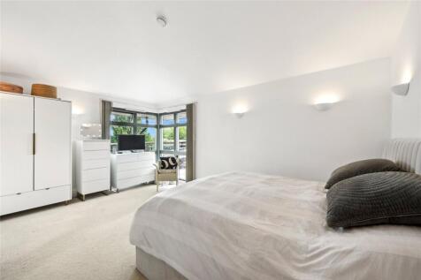 Principal bedroom