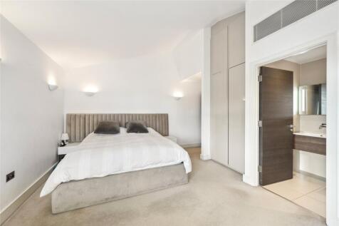 Principal bedroom