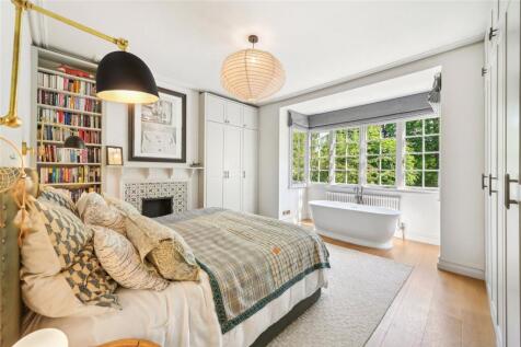 Principal bedroom