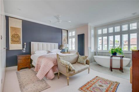 Principal bedroom