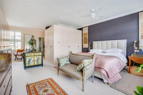 Principal bedroom