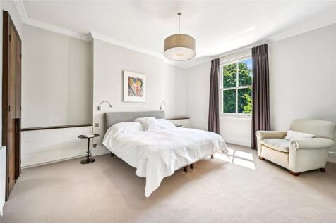 Principal bedroom