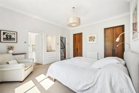 Principal bedroom