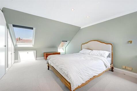 Principal bedroom