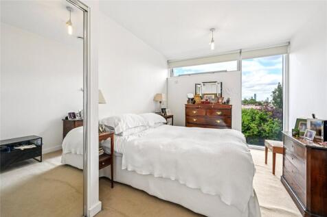 Principal bedroom