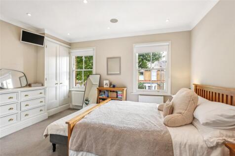 Principal bedroom