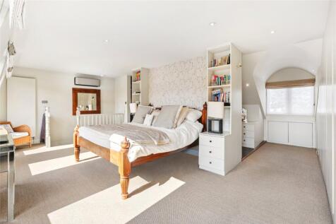 Principal bedroom