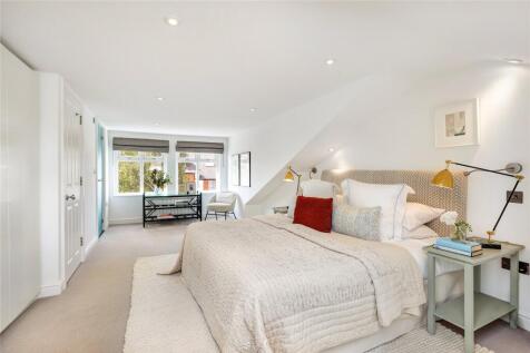 Principal bedroom