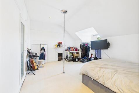TOP FLOOR BEDROOM