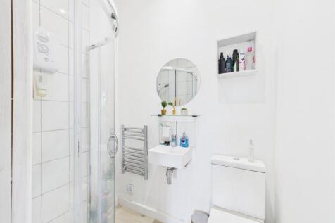 TOP FLOOR EN-SUITE