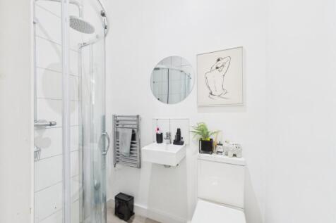 TOP FLOOR EN-SUITE