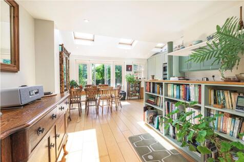 Kitchen /Dining