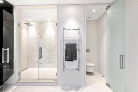 Principal Bathroom
