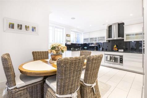Kitchen/Dining Area