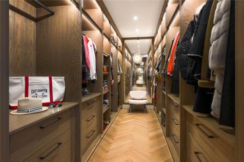 Walk-In Wardrobe