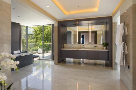 Principal Bathroom