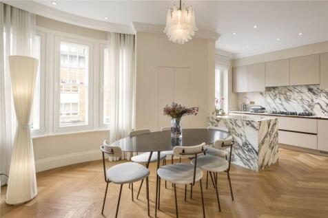 Kitchen / Dining