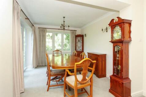Dining room 1.jpg