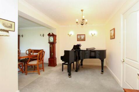 Dining room 2.jpg