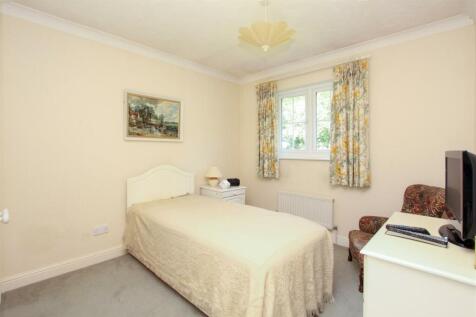 Bedroom 1.jpg