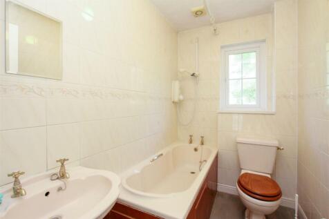 Bathroom 1.jpg