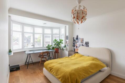 Bedroom 1.jpg
