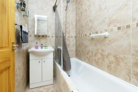 Family bathroom.jpg