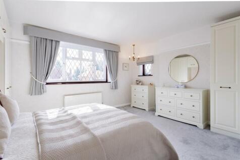 BEDROOM 1 2.jpg