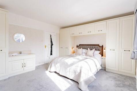 BEDROOM 1.jpg