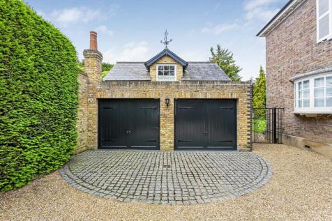 Garage &amp; Coach House