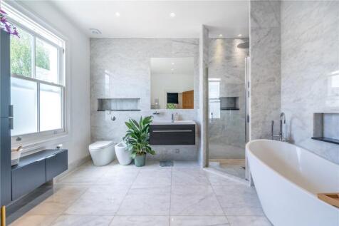 Principal Bathroom