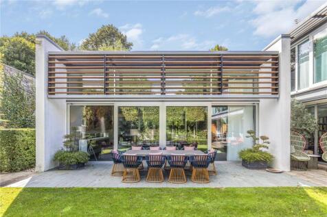 Garden Dining