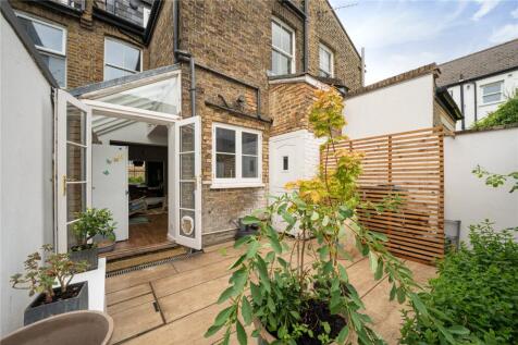 Rear Exterior/Garden