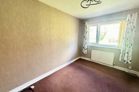 Bedroom 1a.jpg