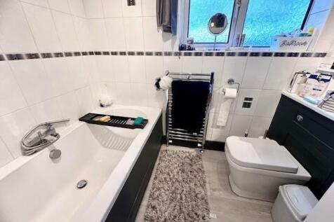 bathroom 2.jpg