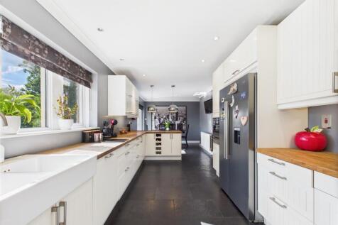 kitchen .jpg